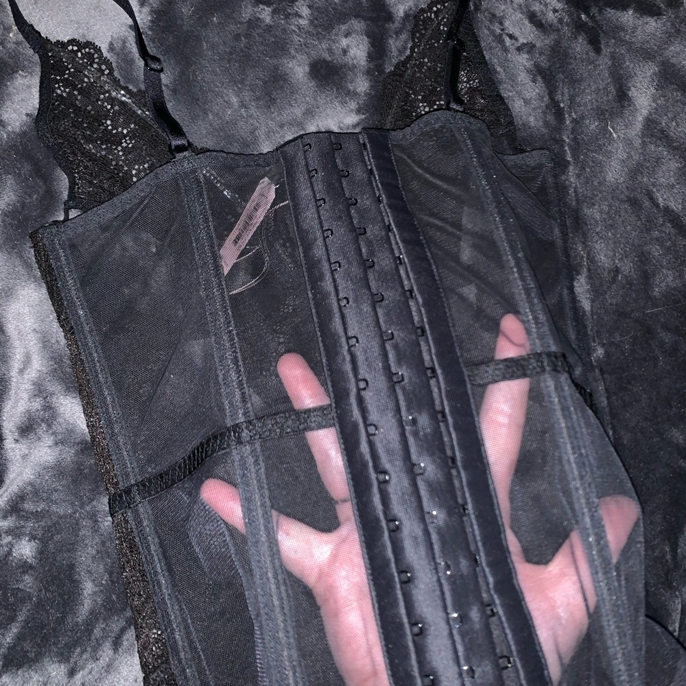 NEW Victoria’s Secret Corset Black Lace XS - Picture 9 of 10